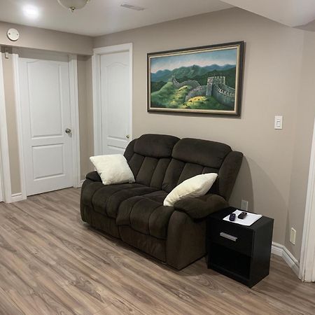 1 Room In A Cozy And Beautiful Basement Guelph Extérieur photo
