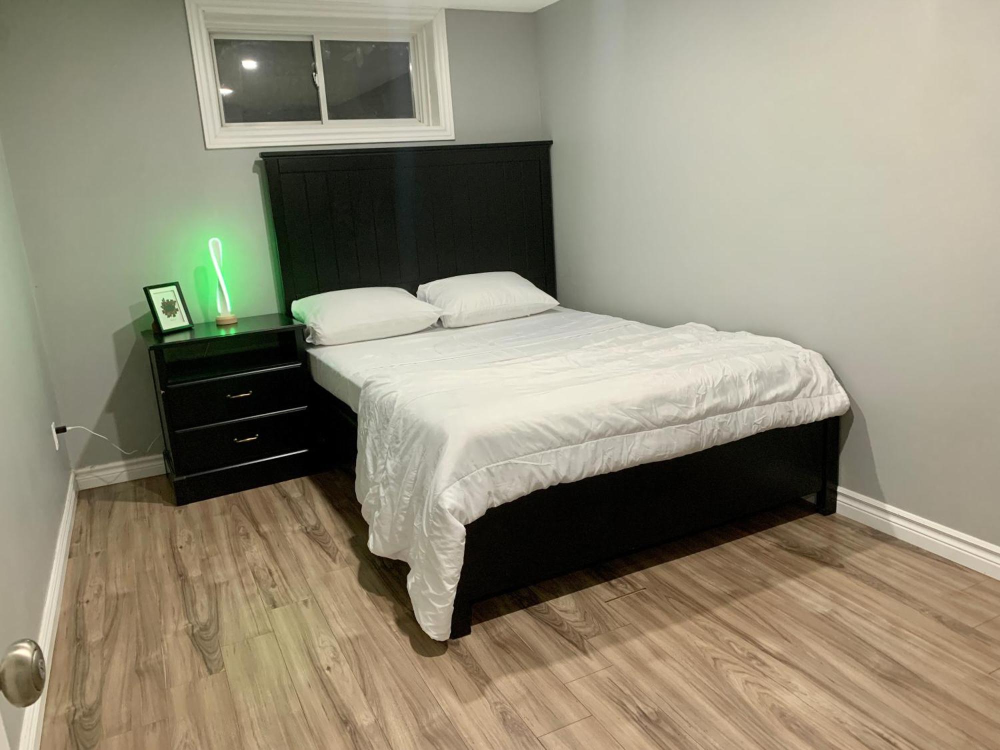 1 Room In A Cozy And Beautiful Basement Guelph Extérieur photo