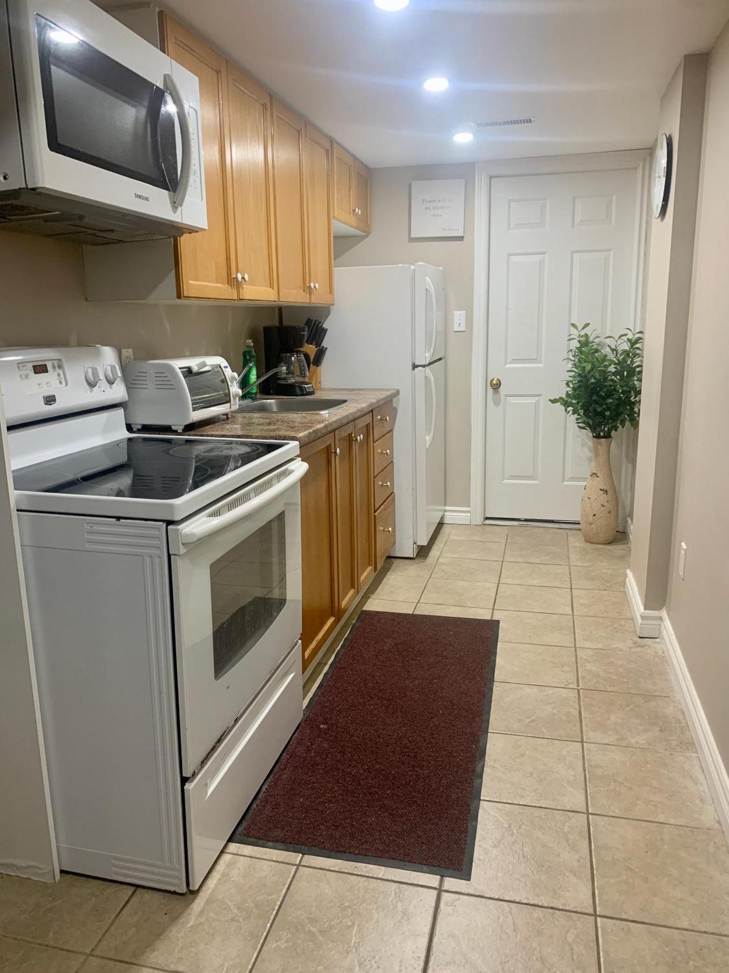 1 Room In A Cozy And Beautiful Basement Guelph Extérieur photo