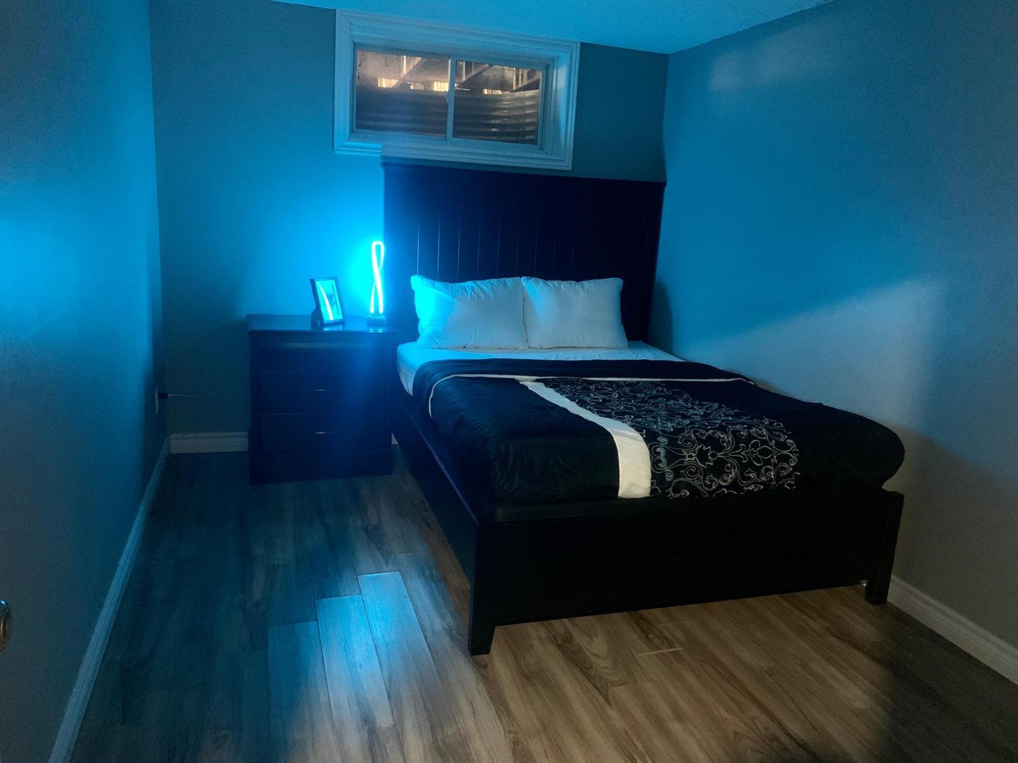 1 Room In A Cozy And Beautiful Basement Guelph Extérieur photo
