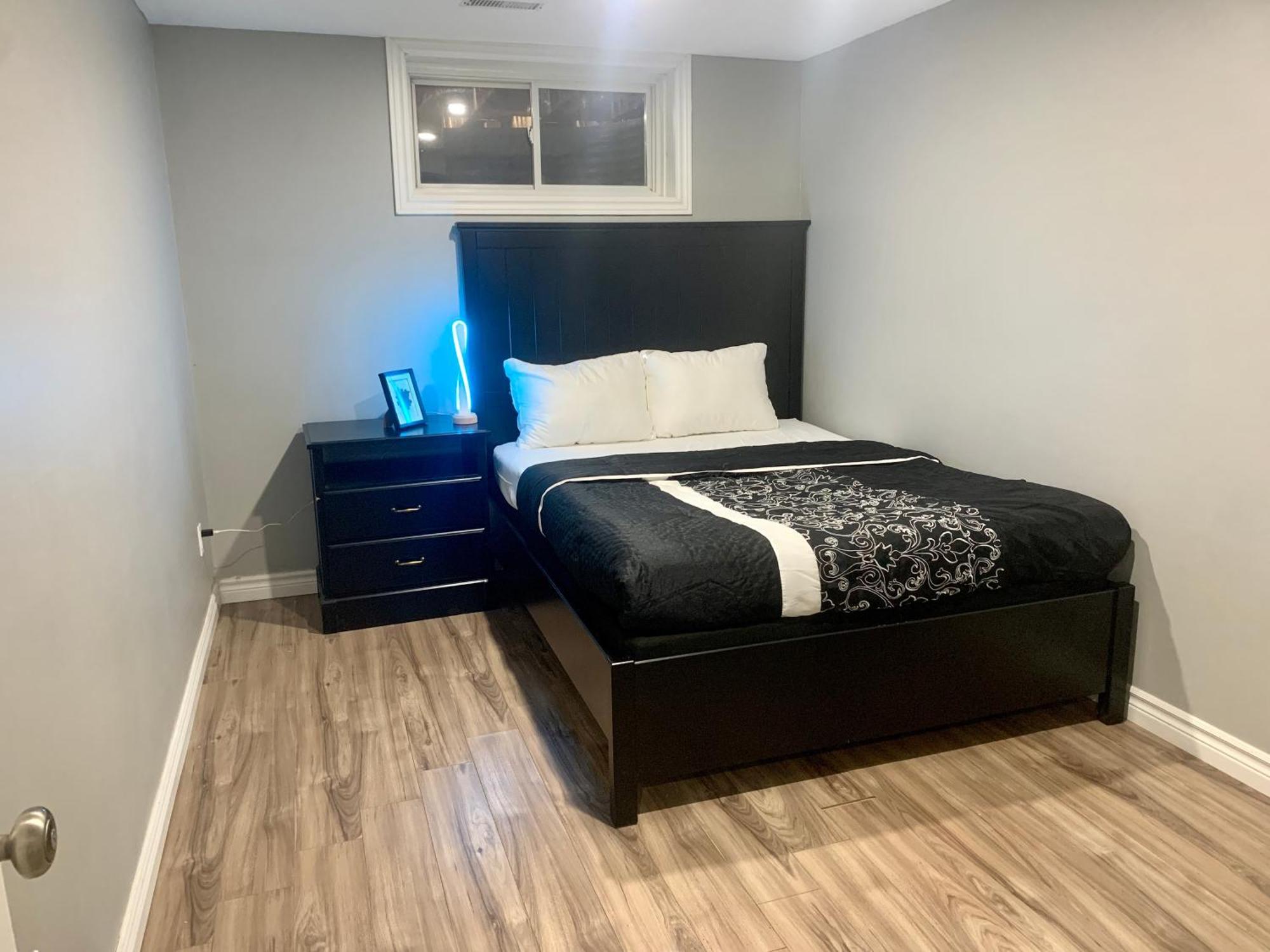 1 Room In A Cozy And Beautiful Basement Guelph Extérieur photo