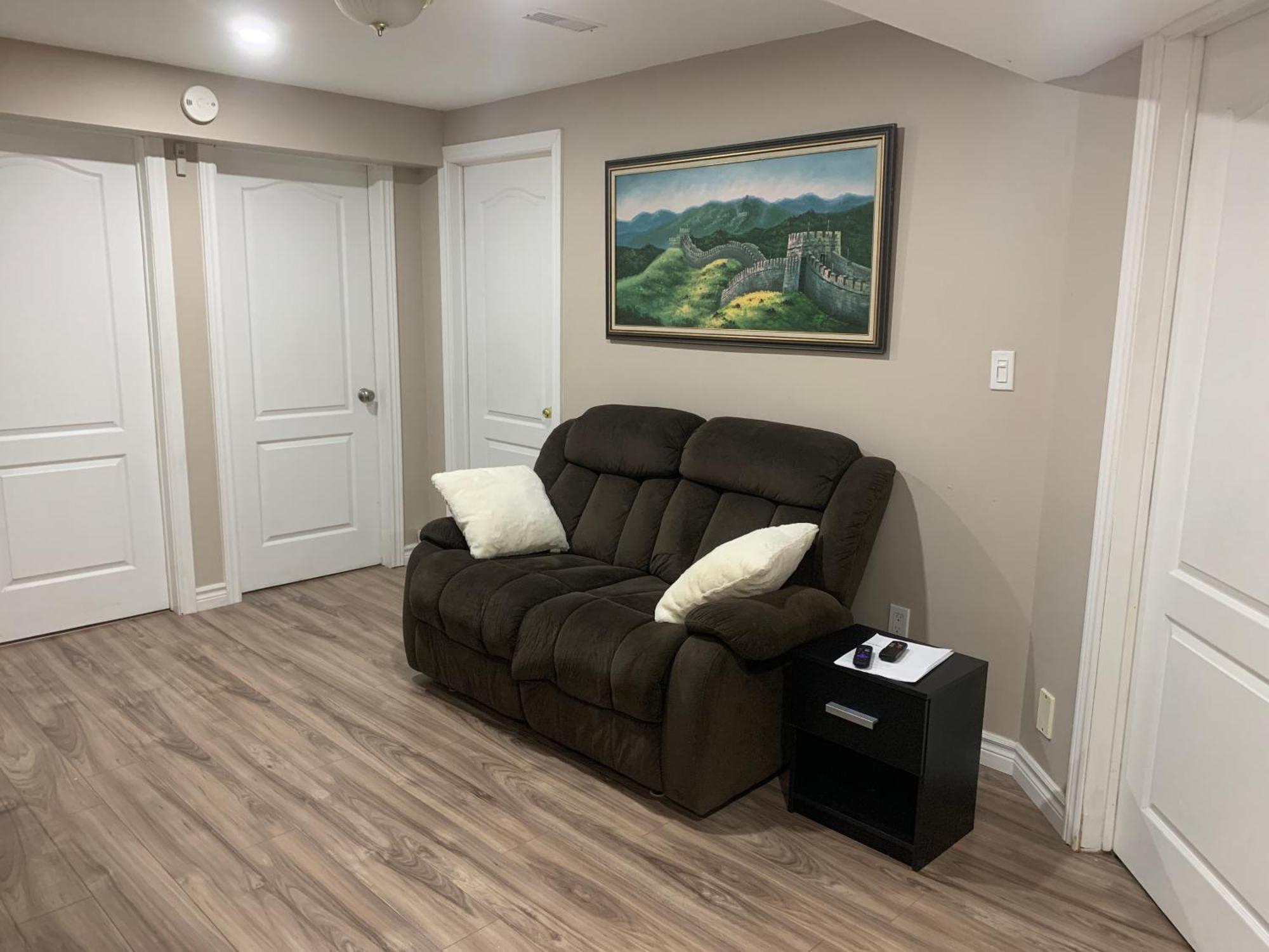 1 Room In A Cozy And Beautiful Basement Guelph Extérieur photo